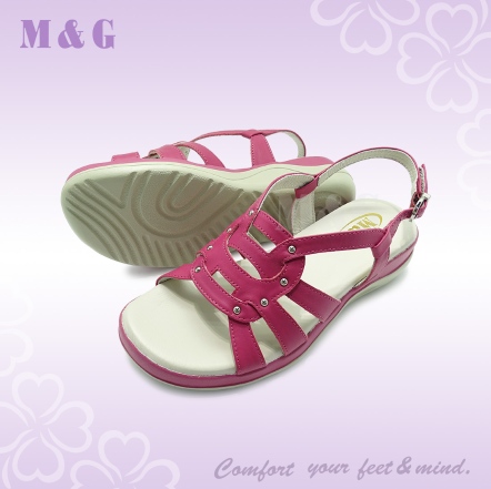 粉鉚釘俏麗羅馬涼鞋-PD05462