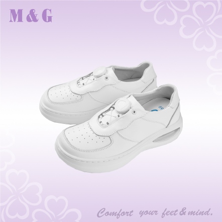 超寬楦鈕扣護師鞋-CM02102